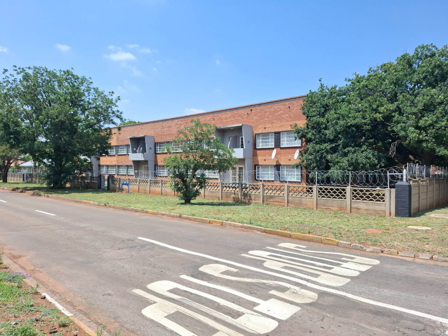 FLAT FOR SALE IN MEYERTON CENTRAL