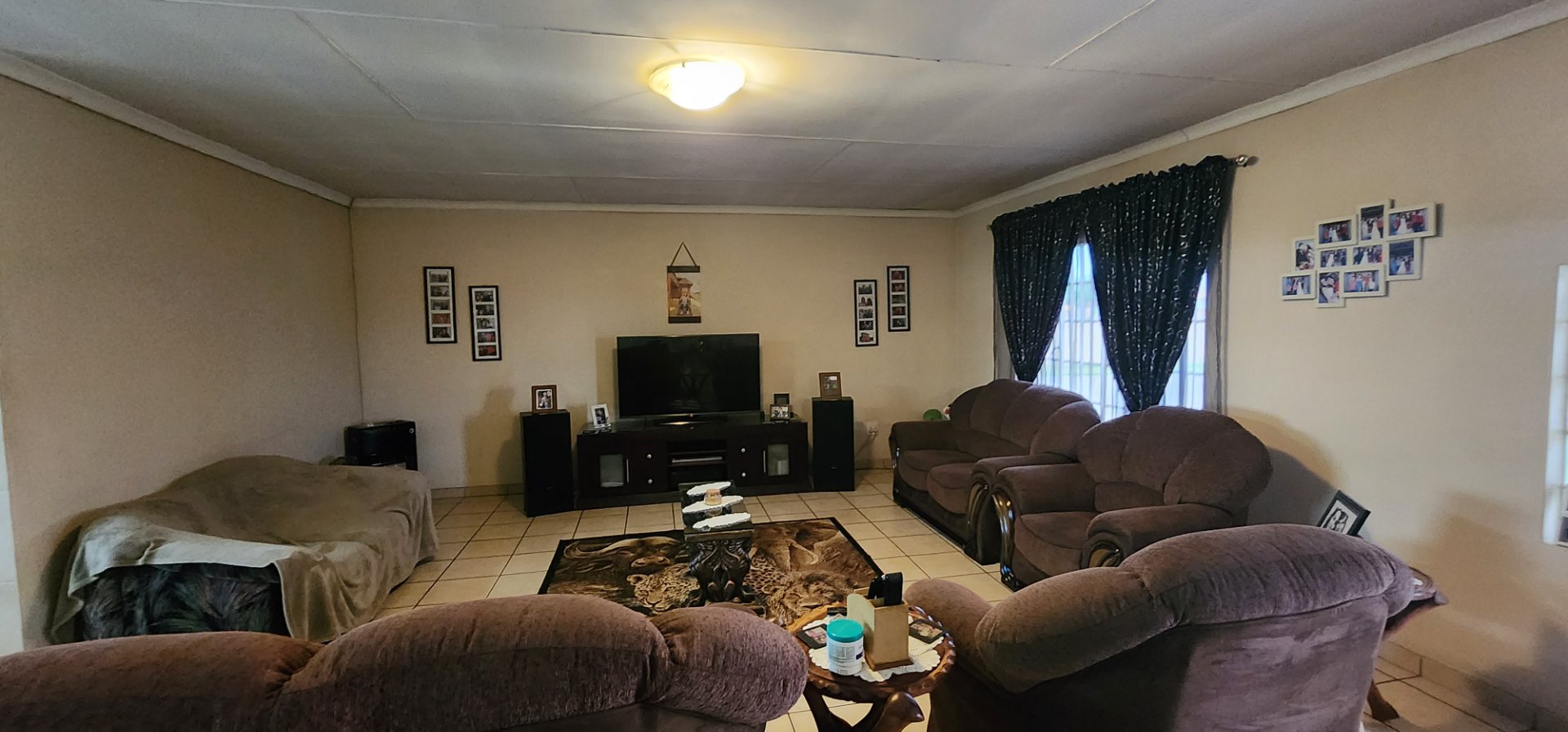 VIEW ON LOUNGE FROM KITCHEN