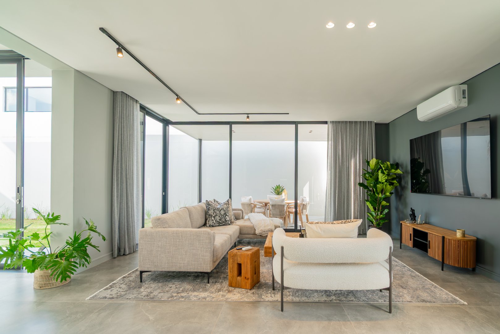 Off-Plan Freehold Luxury in a 24-Hour Boomed Atholl Enclave: Four Final Stands, 12-Month Build