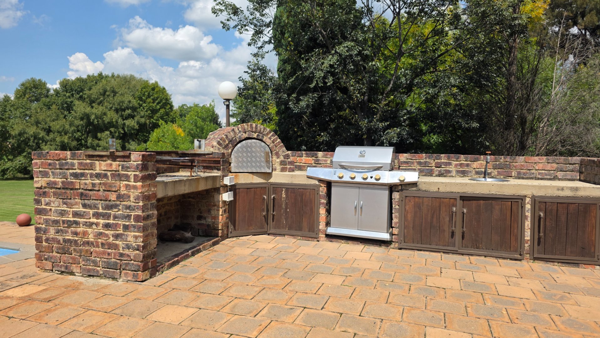 BRAAI AND PIZZA AREA AT POOL