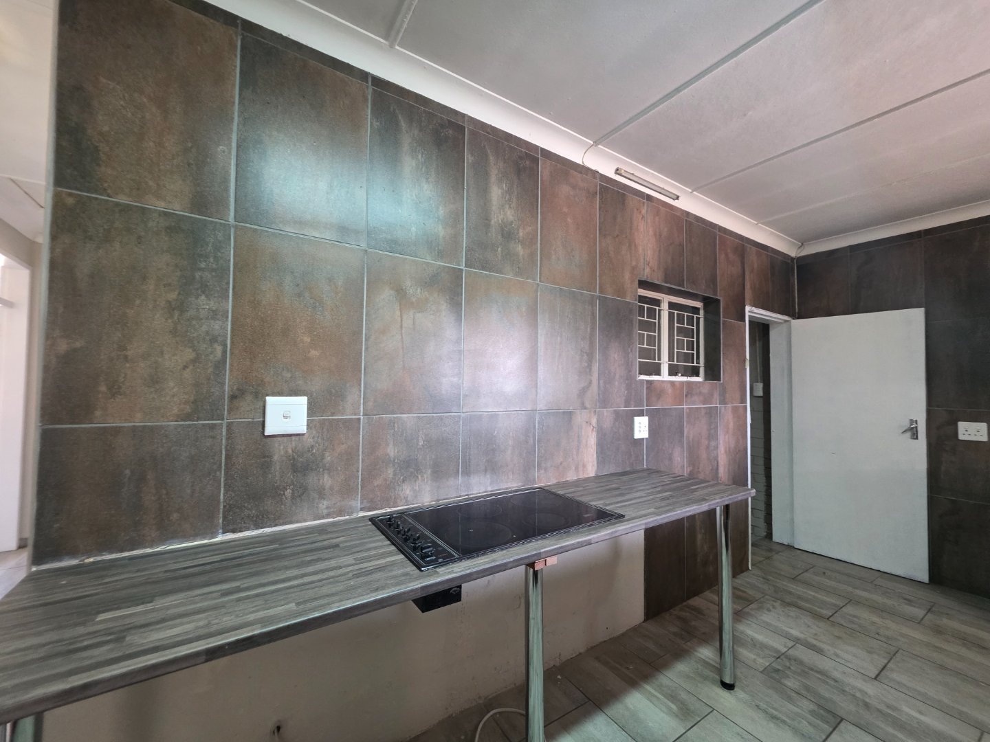 HOB AND WORK SPACE IN KITCHEN