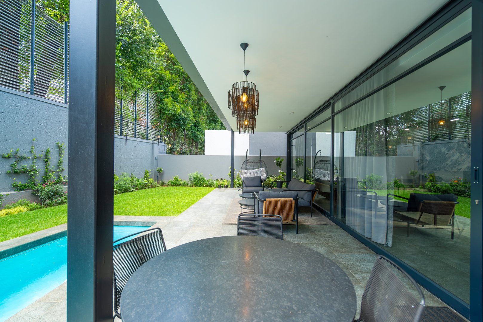 Luxury Cluster Living in an Elite Boomed Enclosure