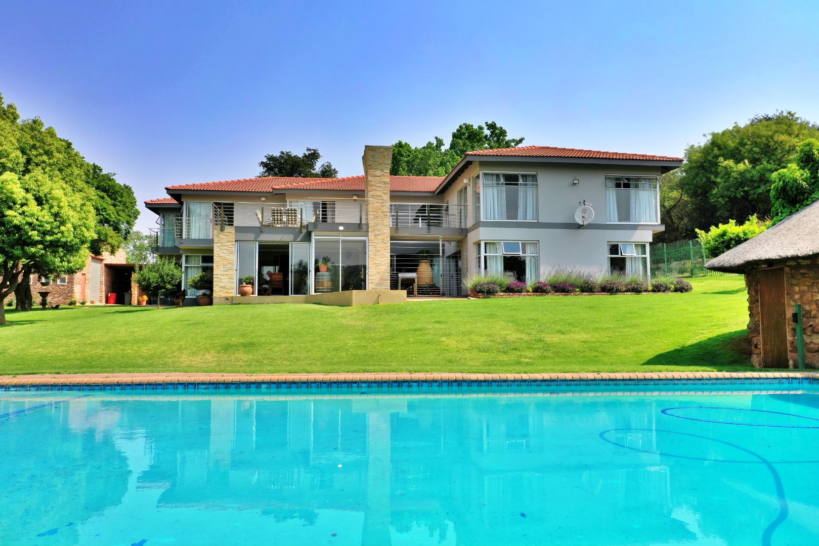 FOR THE  CONNOISEUR OF STYLISH PROPERTY. 