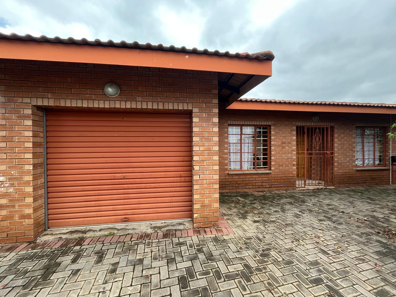 Spacious 3 Bedroom Home in Kookrus 