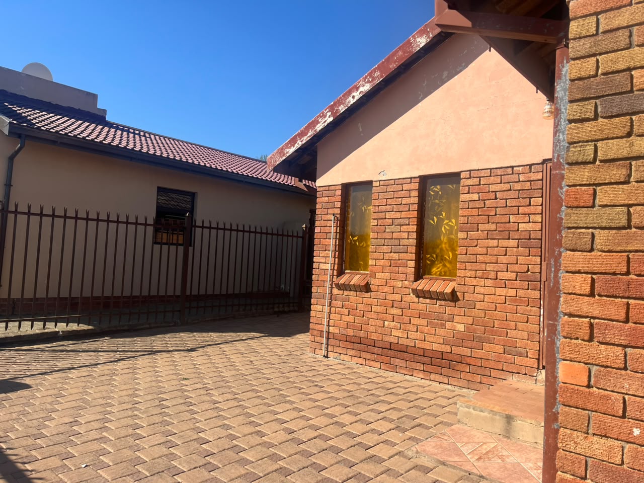 Three-Bedroom Home on Bloemanda's Main Road with Garage and Carport photo 2