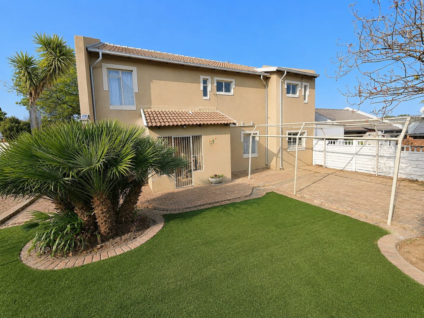 Impressive Double-Storey Family Home on a Large Stand