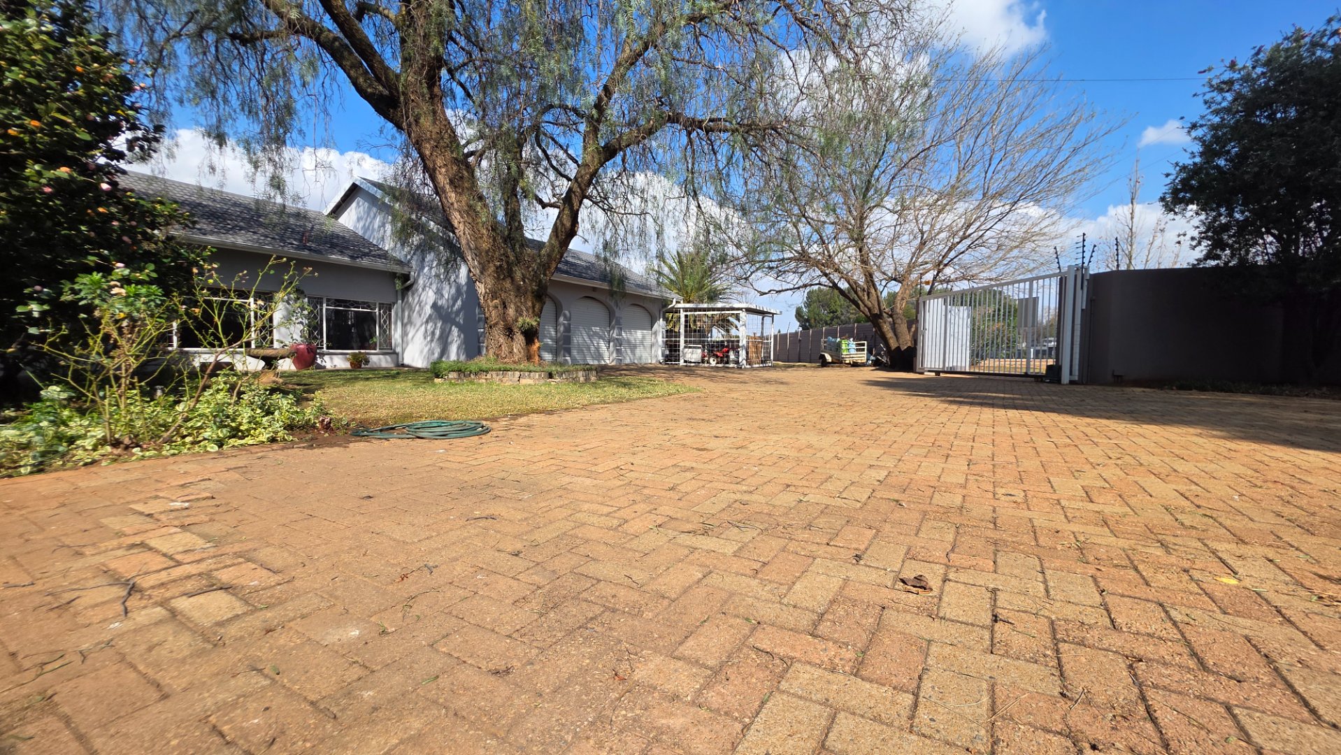 DRIVE WAY 