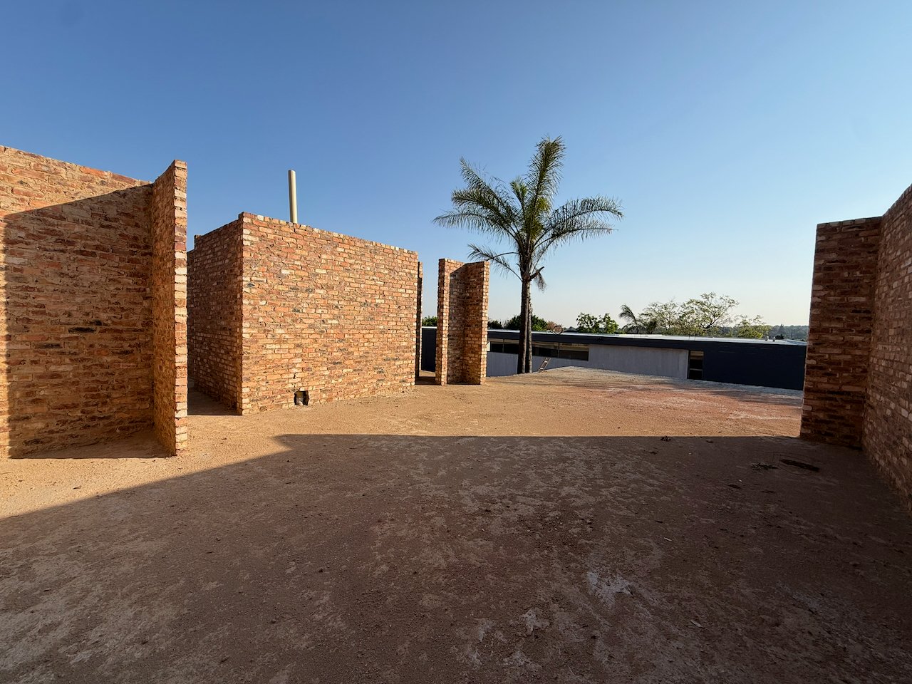 Choose Your Finishes: 670 m² Villa Behind a Double Boom in Sandhurst