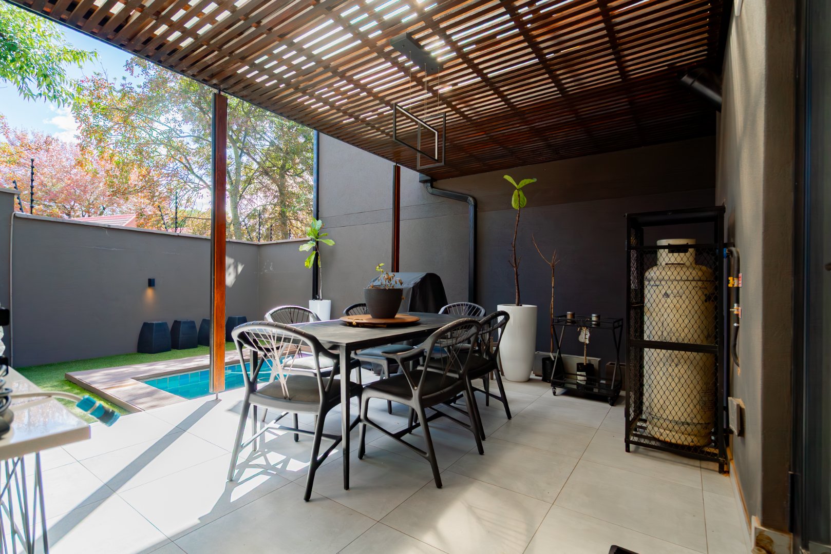 Ultra-Luxury 3 Bed Duplex Villa in Hyde Park | Pool, Staff Suite & Backup Power