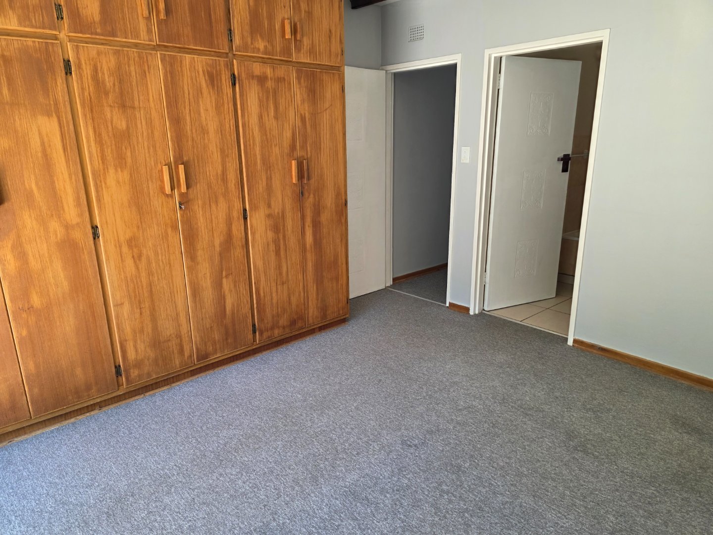 Spacious ground floor unit photo 4
