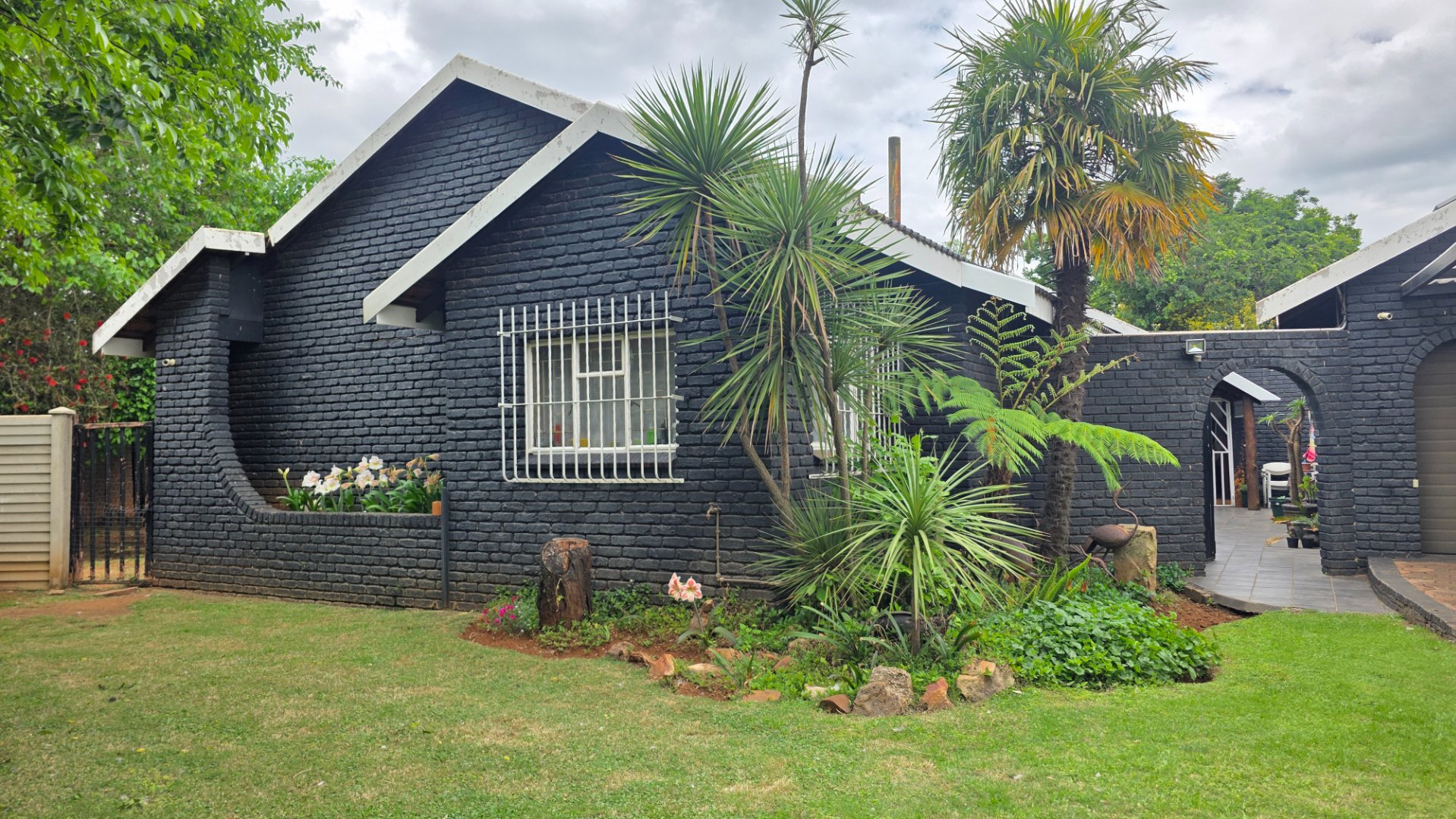 Spacious Family Home with Flatlet, Solar & Excellent Entertainment Features