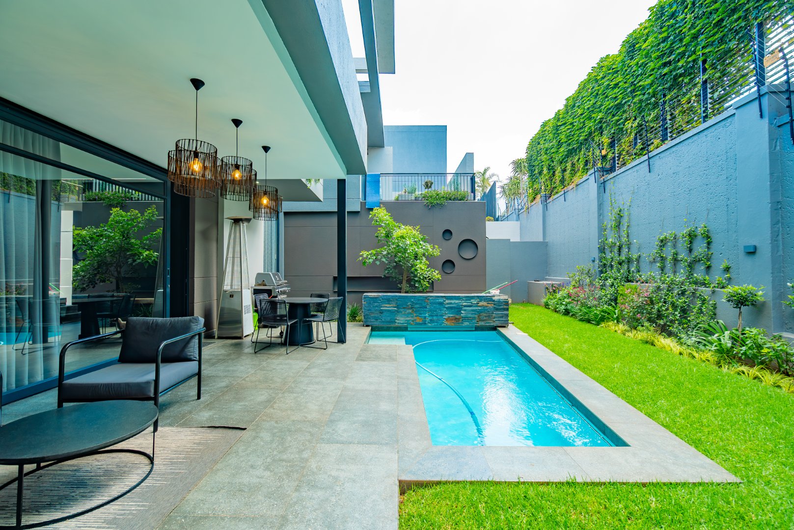 Luxury Cluster Living in an Elite Boomed Enclosure