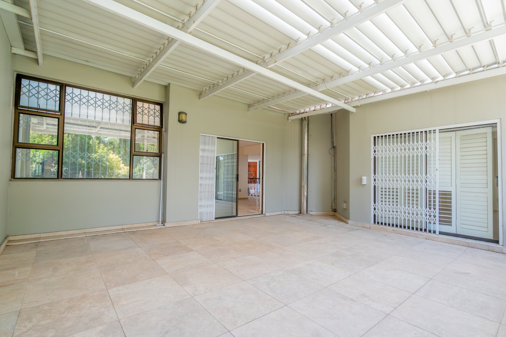 Grand Inanda Residence with Exceptional Bones – 1,003m² Under Roof on 1,859m² Stand