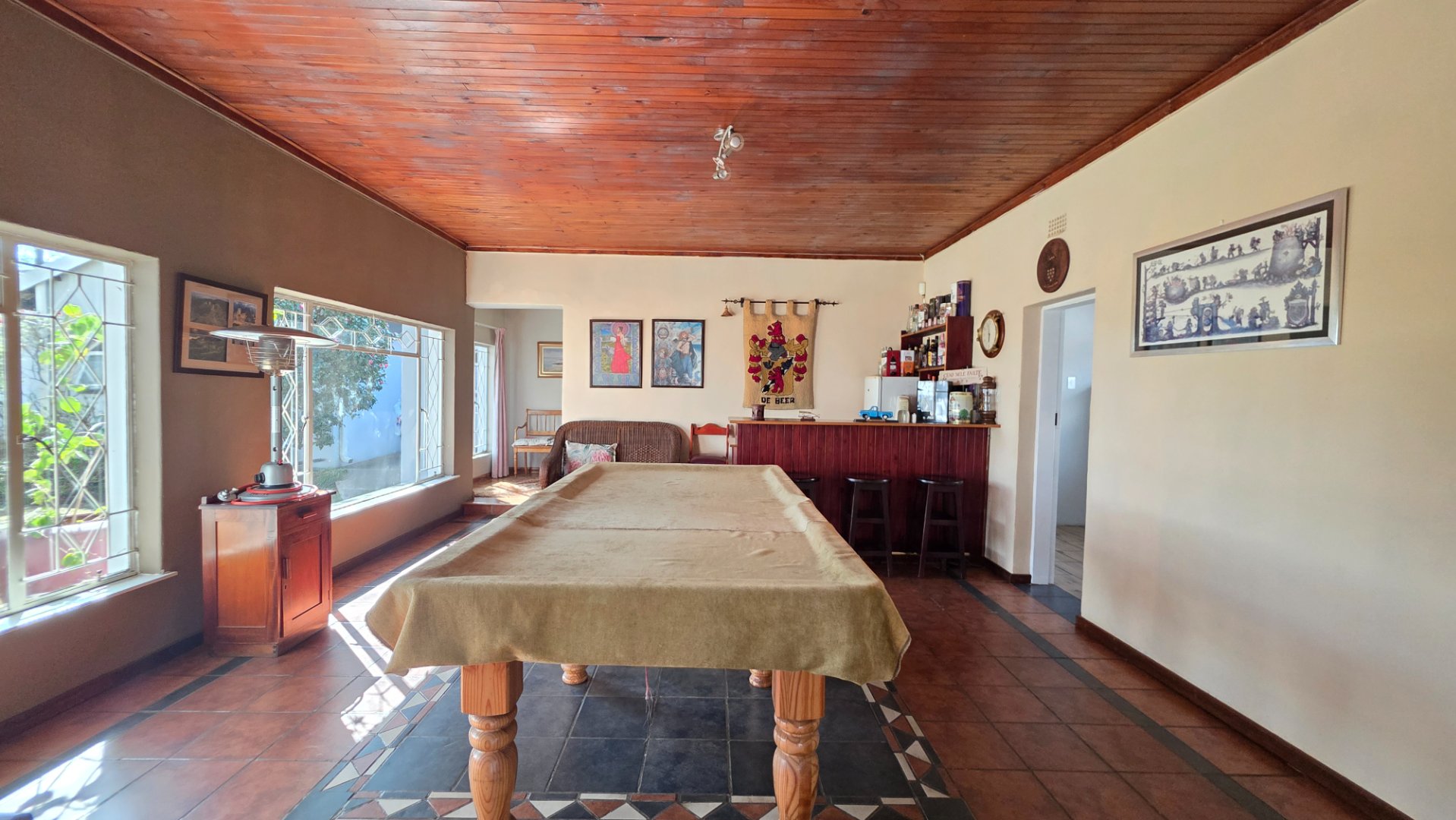 ENTERTAINMENT AREA