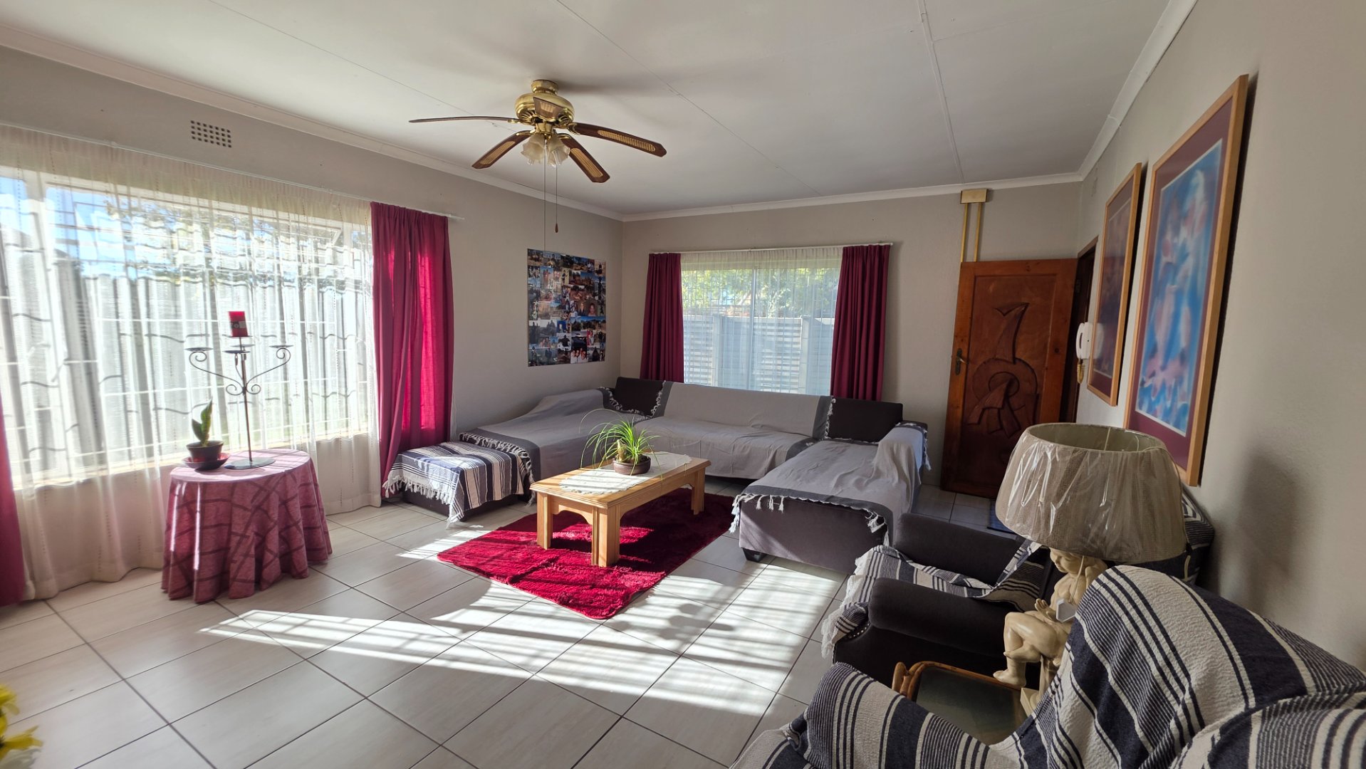 LOUNGE MAIN HOUSE