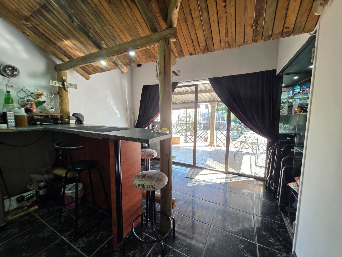 BAR WITH SLIDING DOORS TO POOL