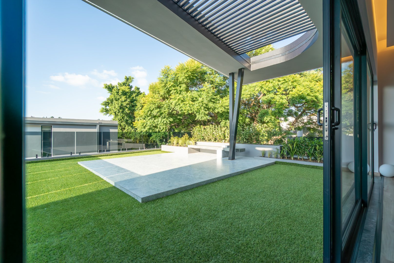 Choose Your Finishes: 670 m² Villa Behind a Double Boom in Sandhurst