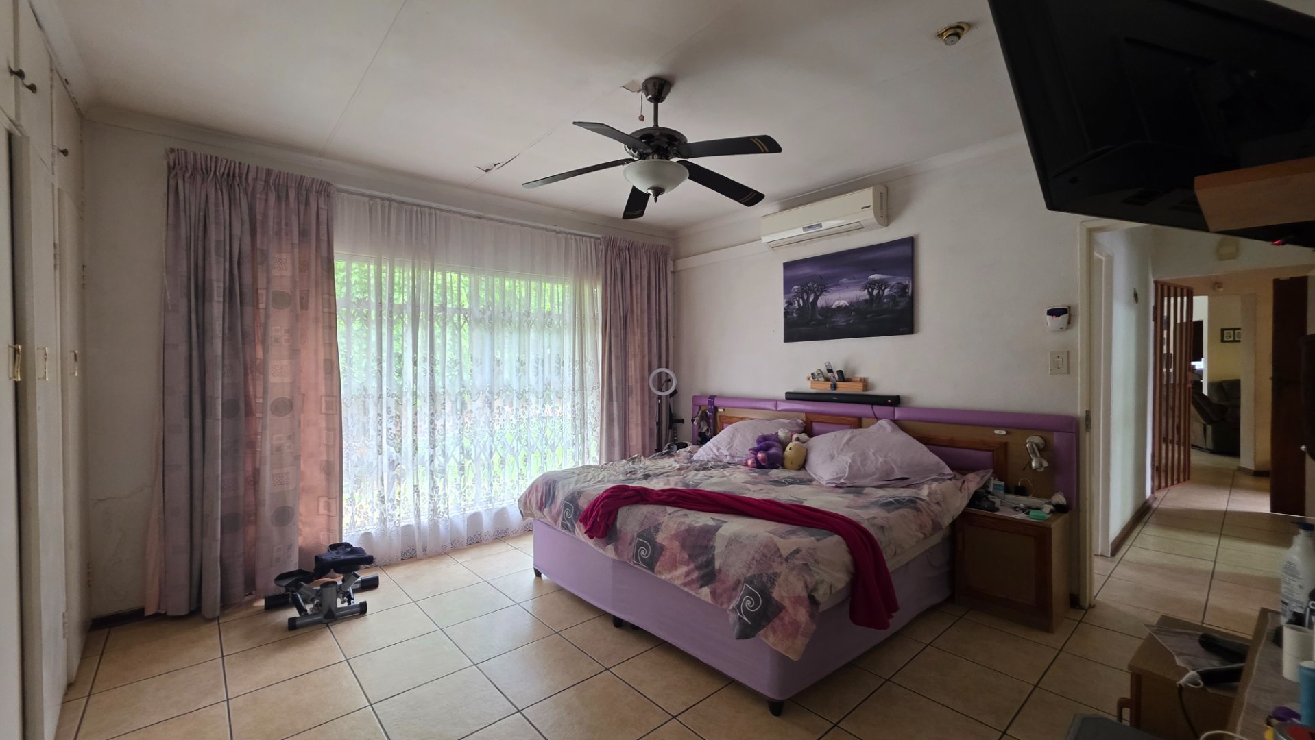 MAIN BEDROOM