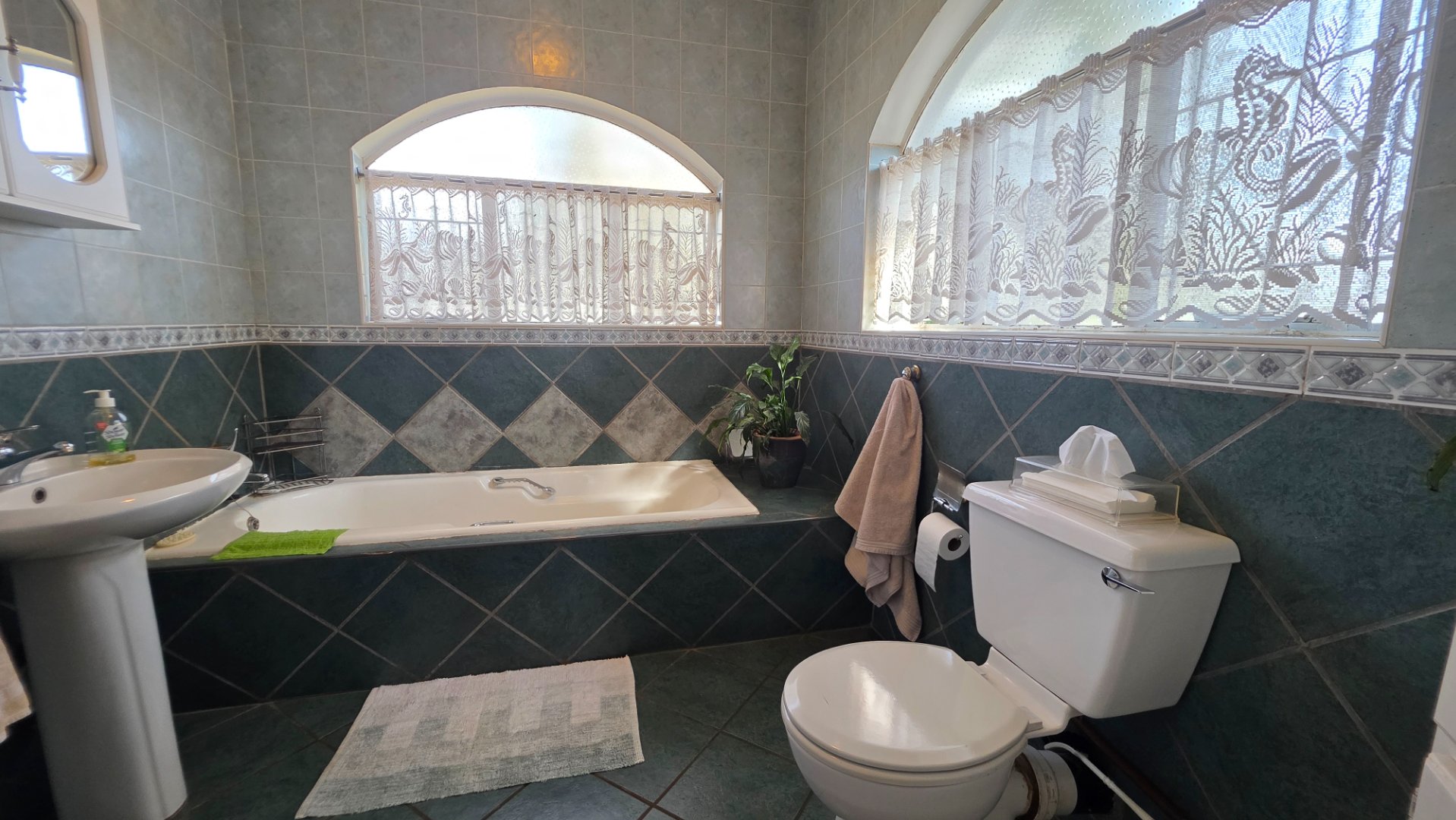 BATHROOM 2