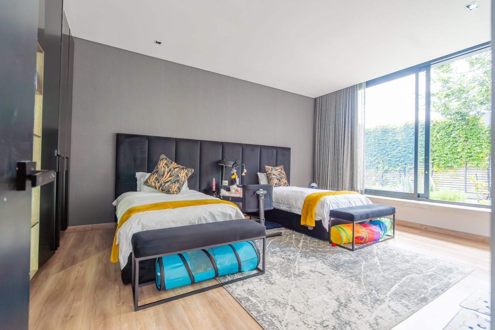 Luxury Cluster Living in an Elite Boomed Enclosure