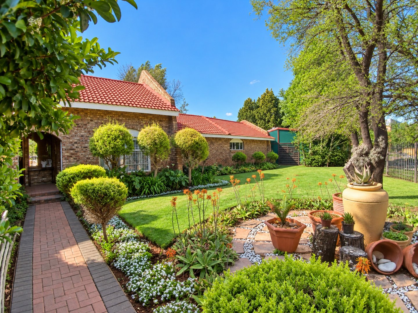 Move-in Ready Face-brick Family Home with Solar & Borehole!