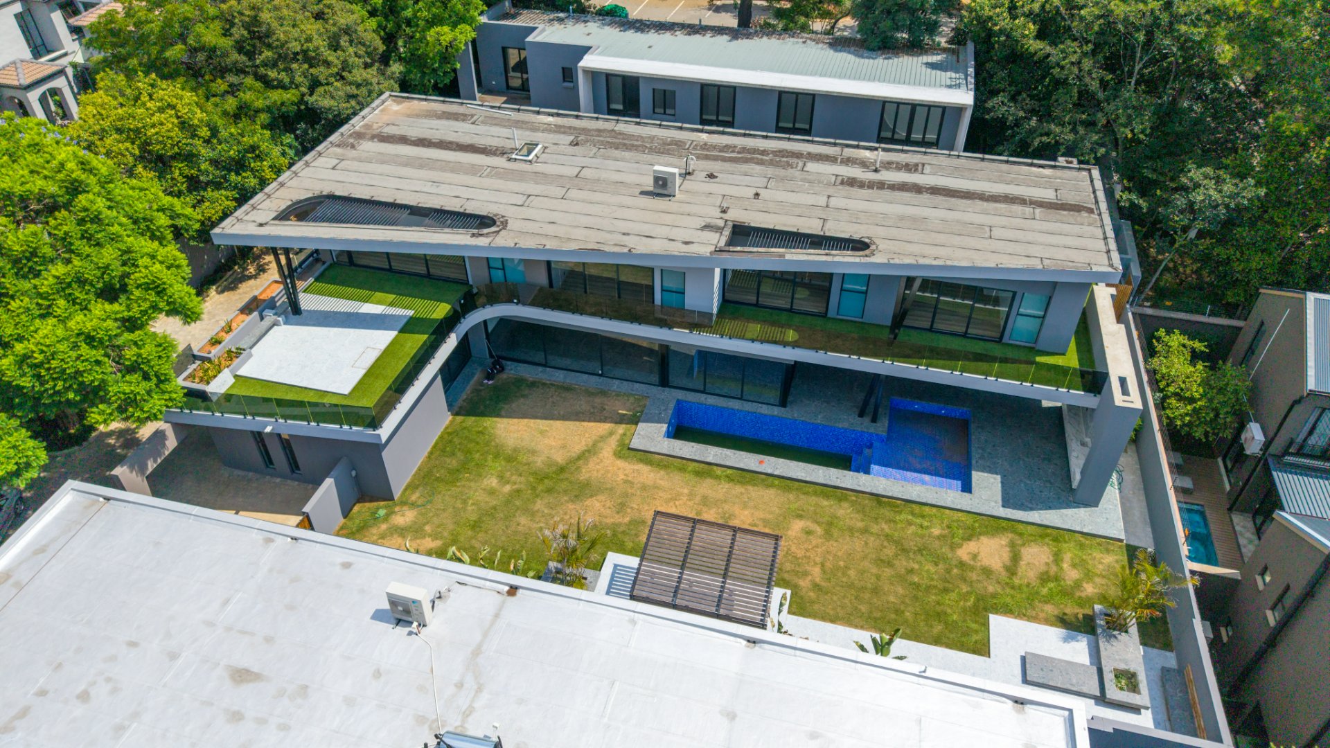 Ultra Exclusive Hyde Park Cluster Living Move In Ready Luxury Residence