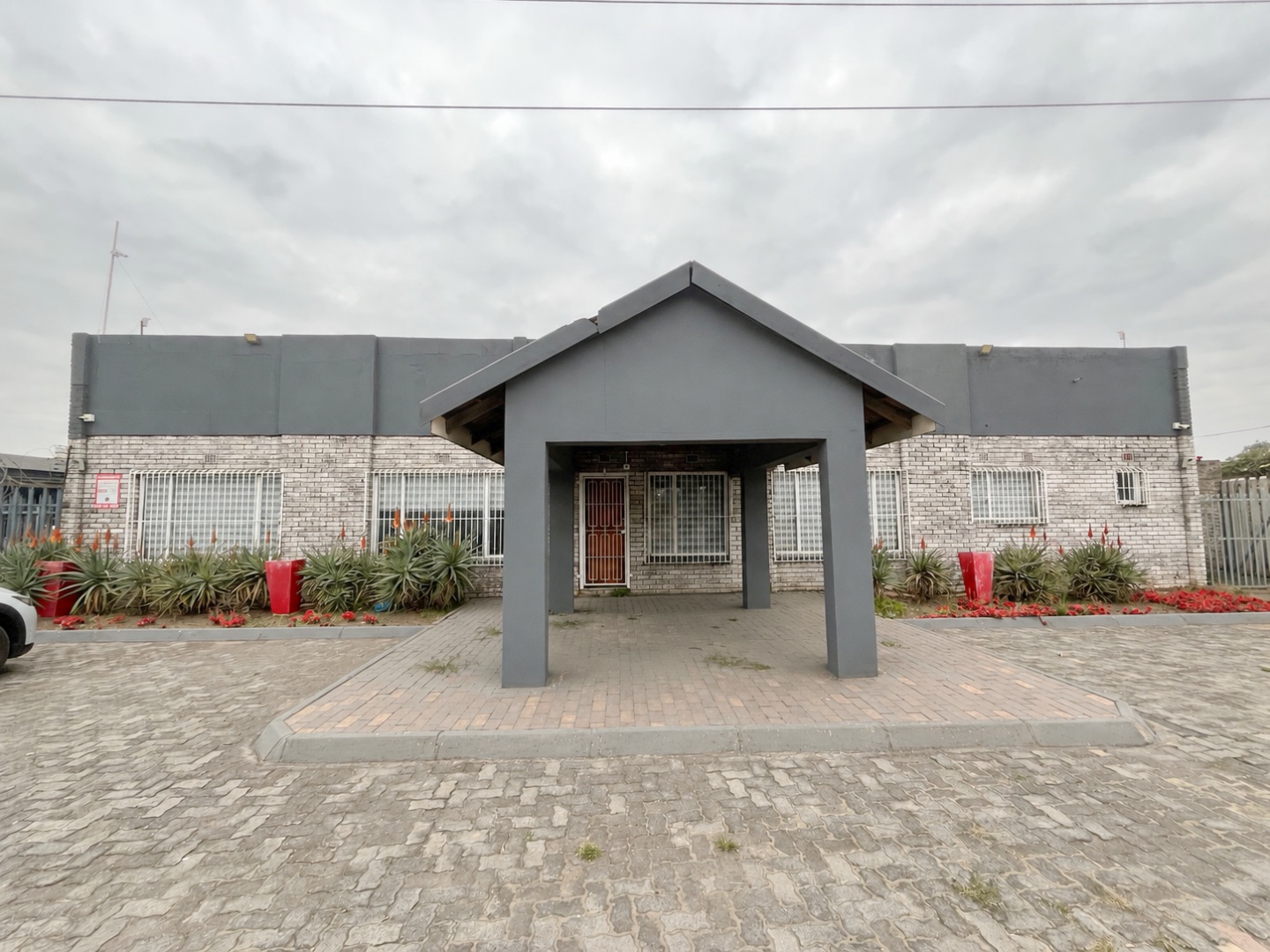 Industrial Property with Offices, Workshop & Storage