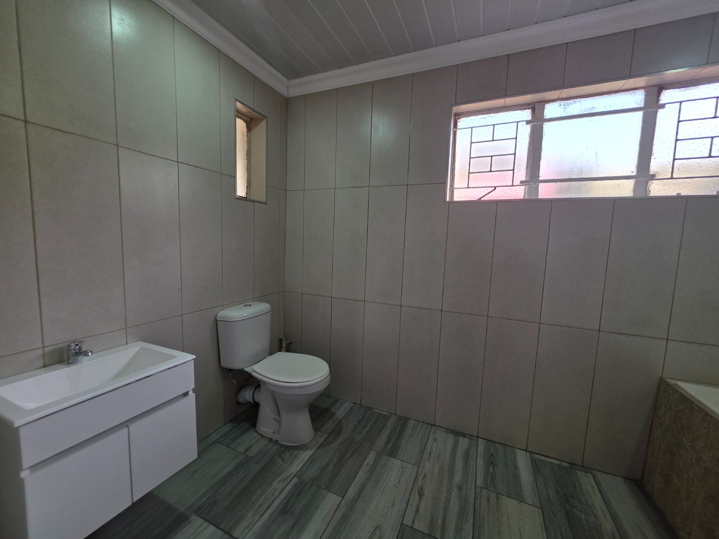 BATHROOM IN FLAT