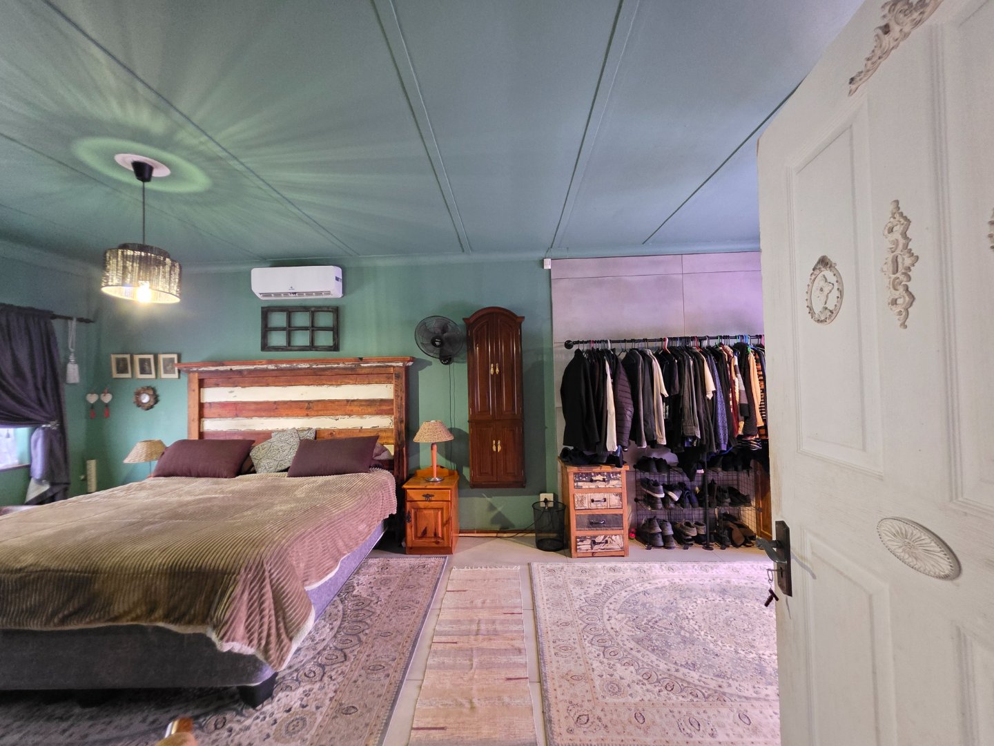 MAIN BEDROOM