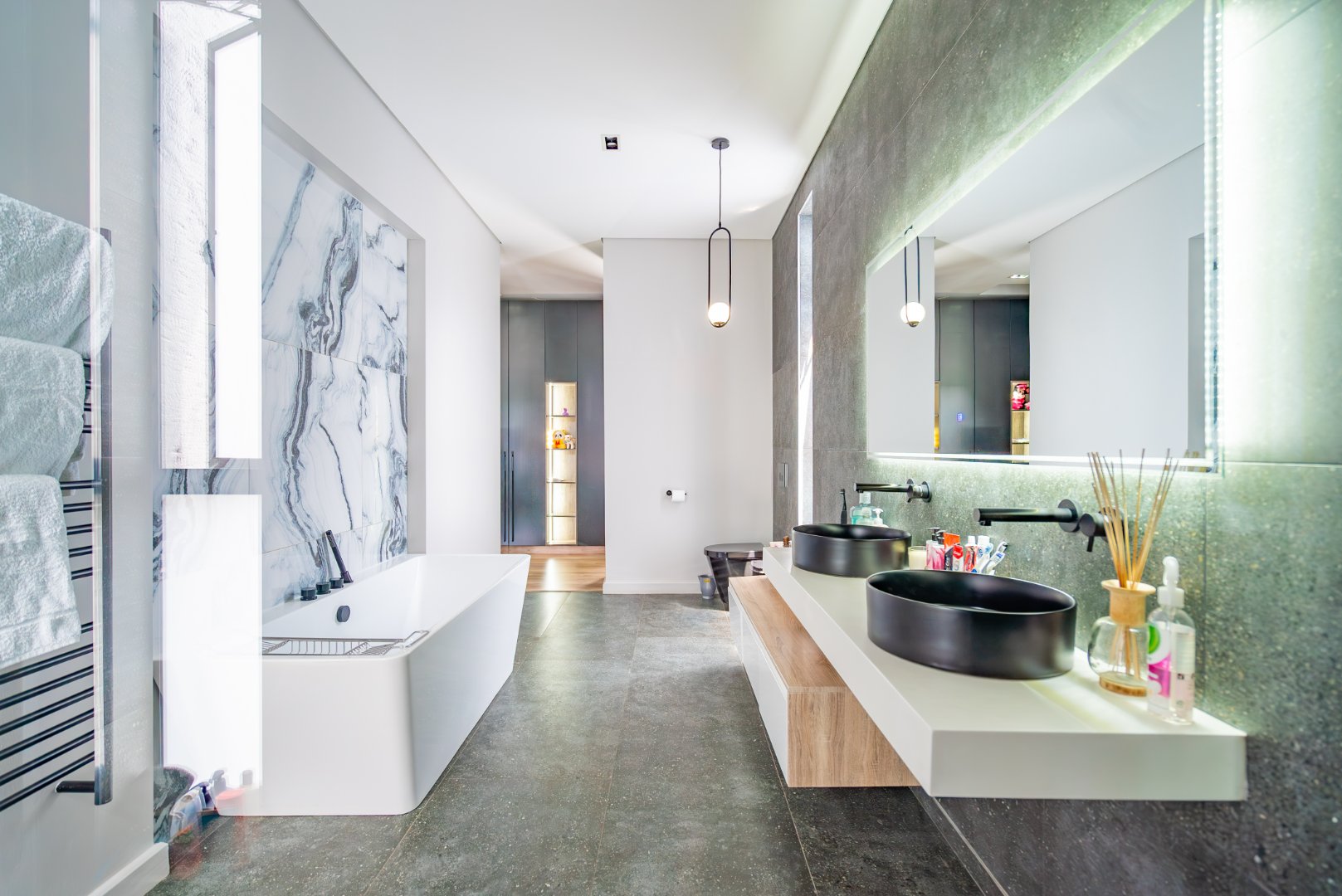 Luxury Cluster Living in an Elite Boomed Enclosure
