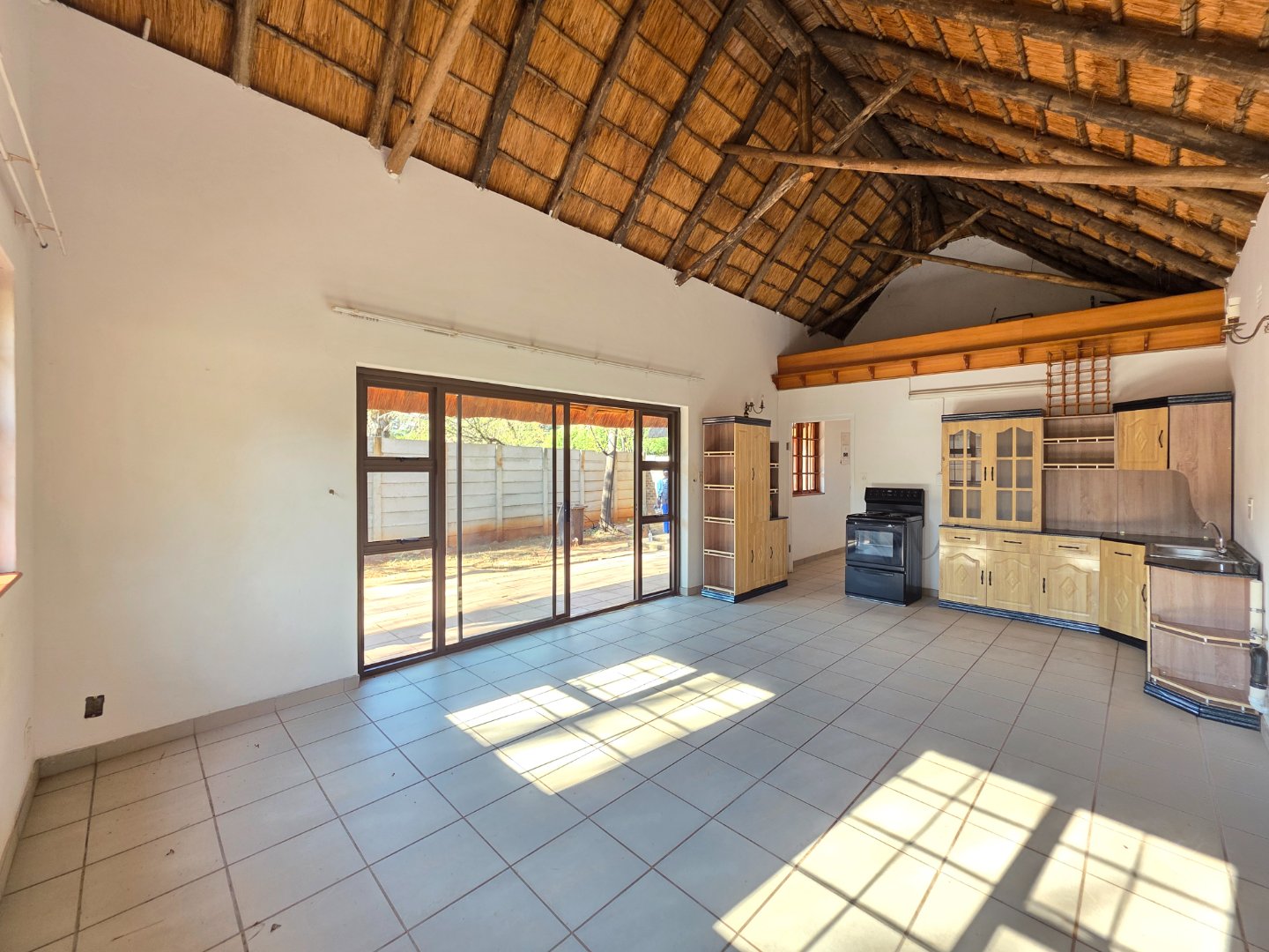 Charming Thatched Cottage Pet-Friendly
