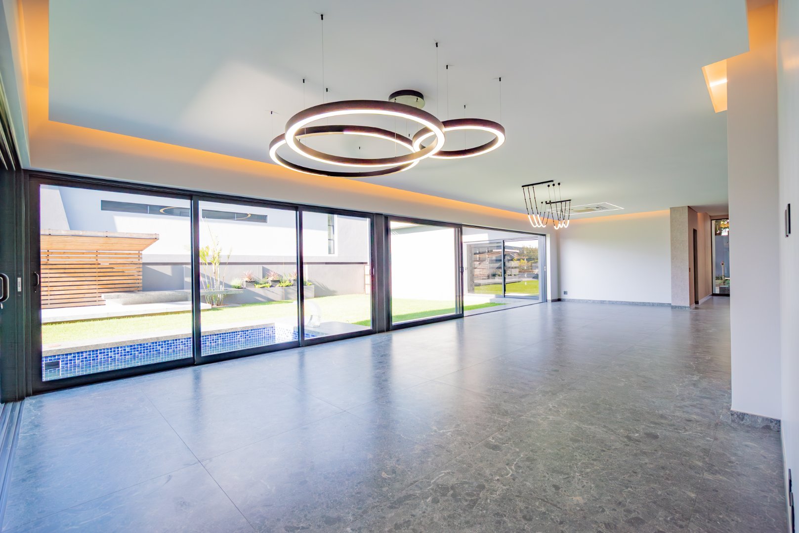 Choose Your Finishes: 670 m² Villa Behind a Double Boom in Sandhurst