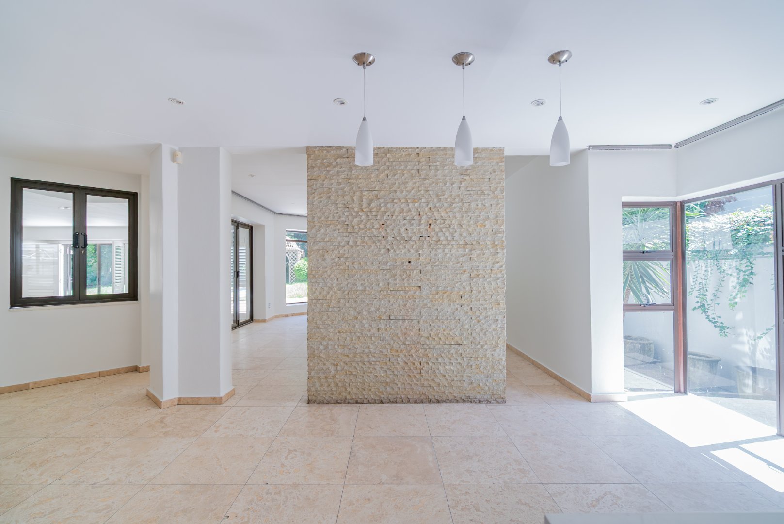 Grand Inanda Residence with Exceptional Bones – 1,003m² Under Roof on 1,859m² Stand