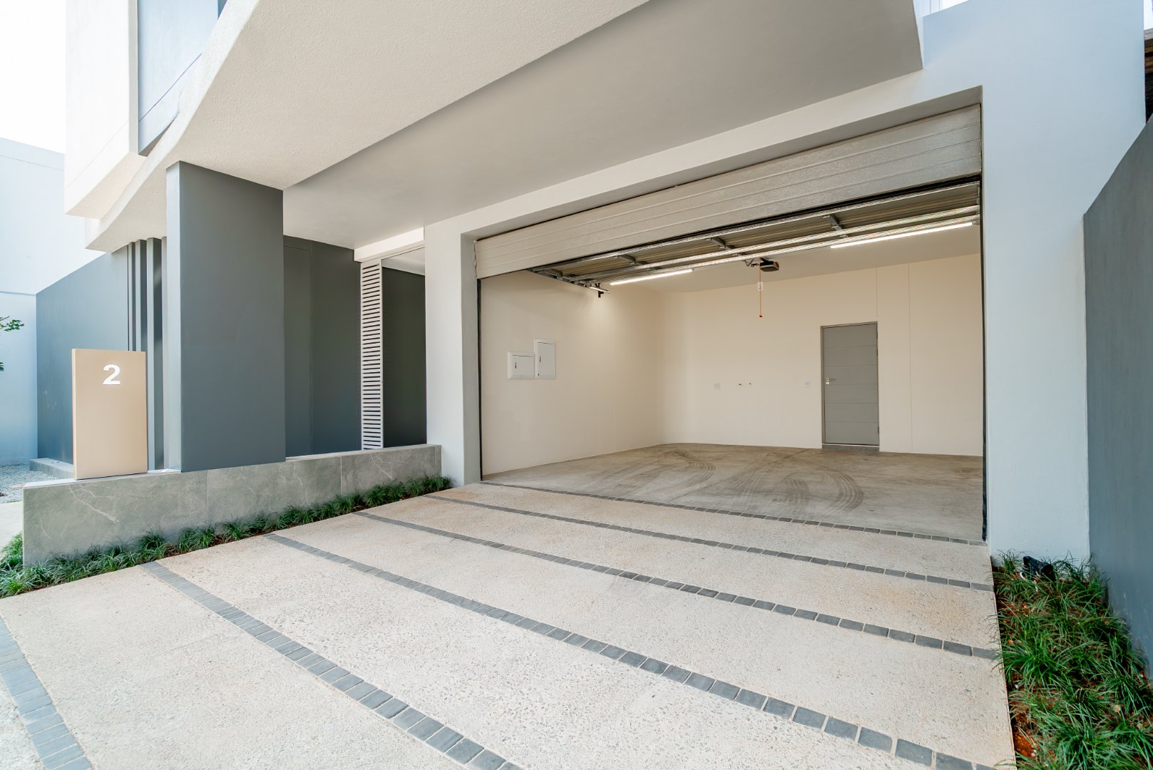Off-Plan Freehold Luxury in a 24-Hour Boomed Atholl Enclave: Four Final Stands, 12-Month Build