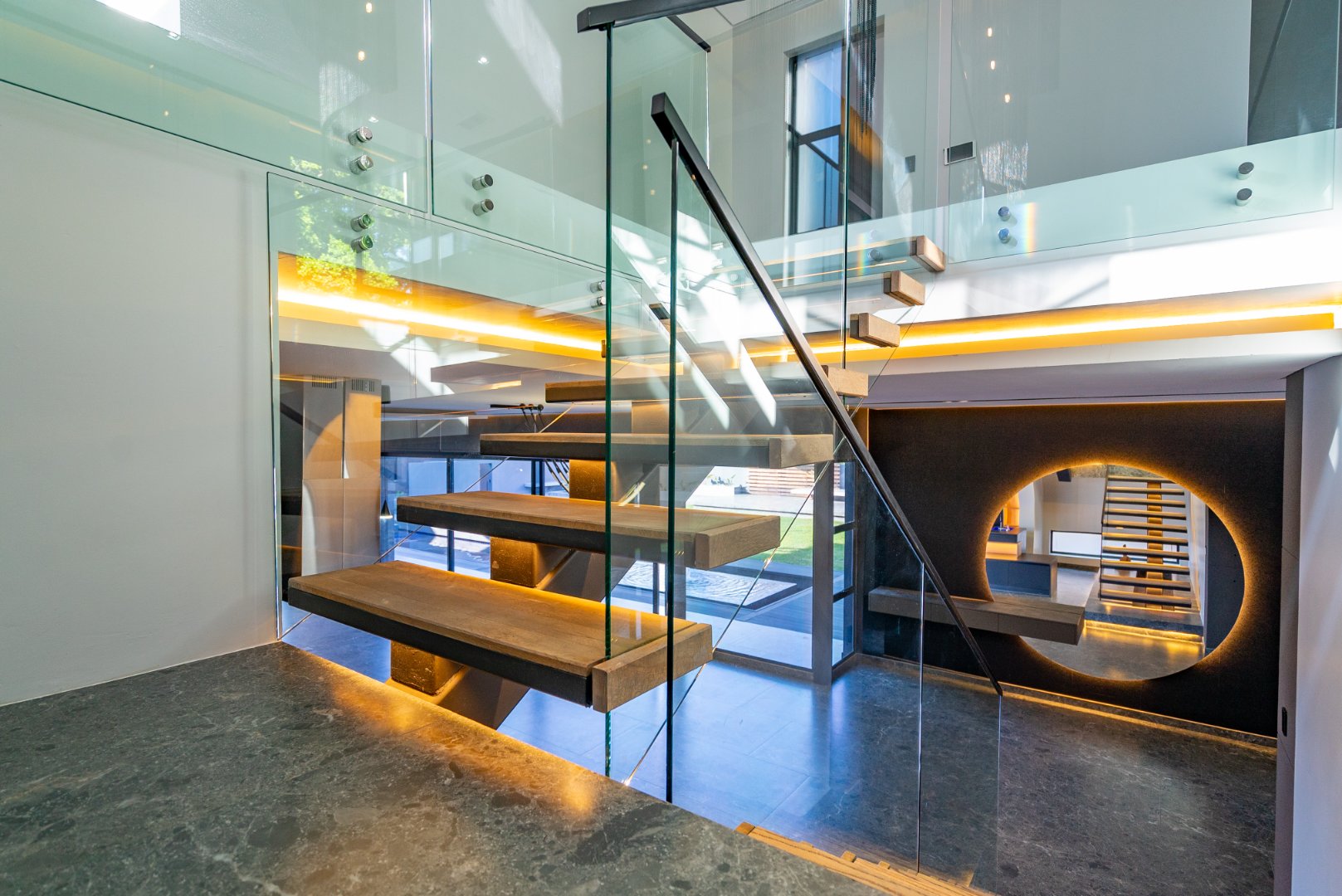 Move In for Christmas: 760 m² Villa Behind a Double Boom in Sandhurst