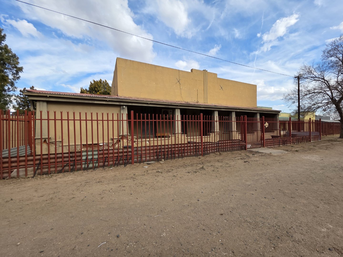 Spacious 4-Bedroom Home with Business Rights – Endless Potential!