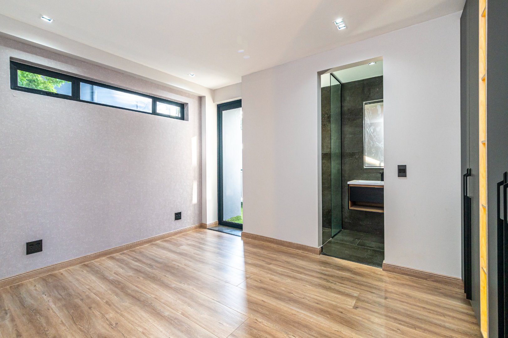 Executive Townhouse with Staff Accommodation