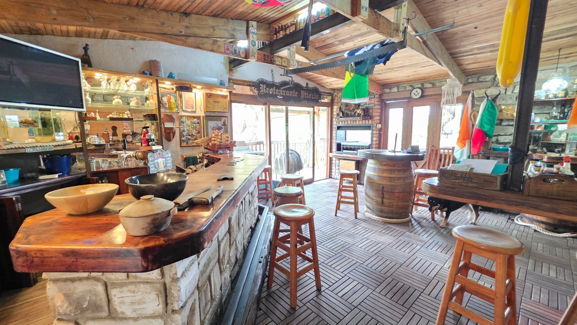 BAR CONNECTED TO BOARDROON