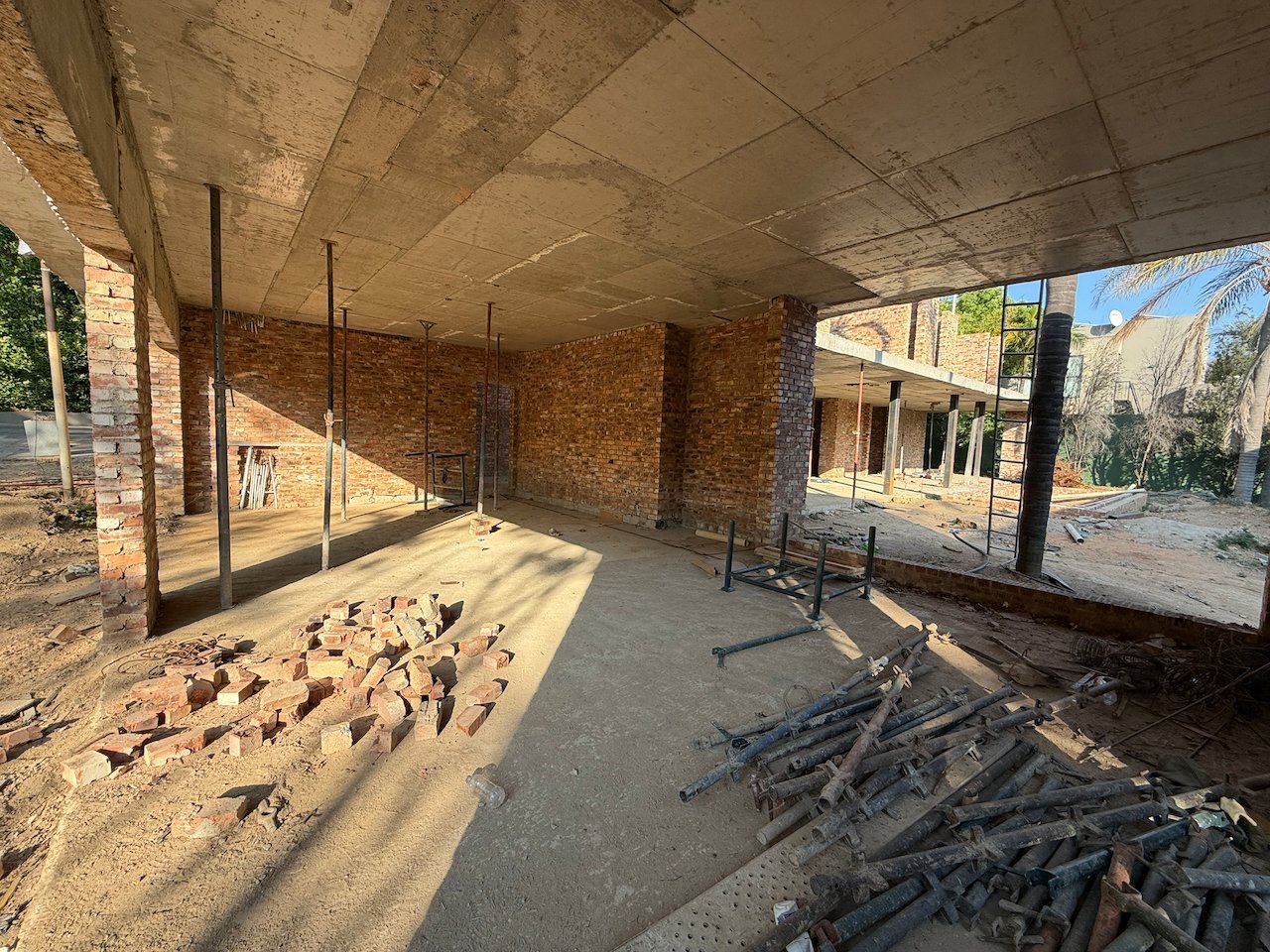 Choose Your Finishes: 670 m² Villa Behind a Double Boom in Sandhurst