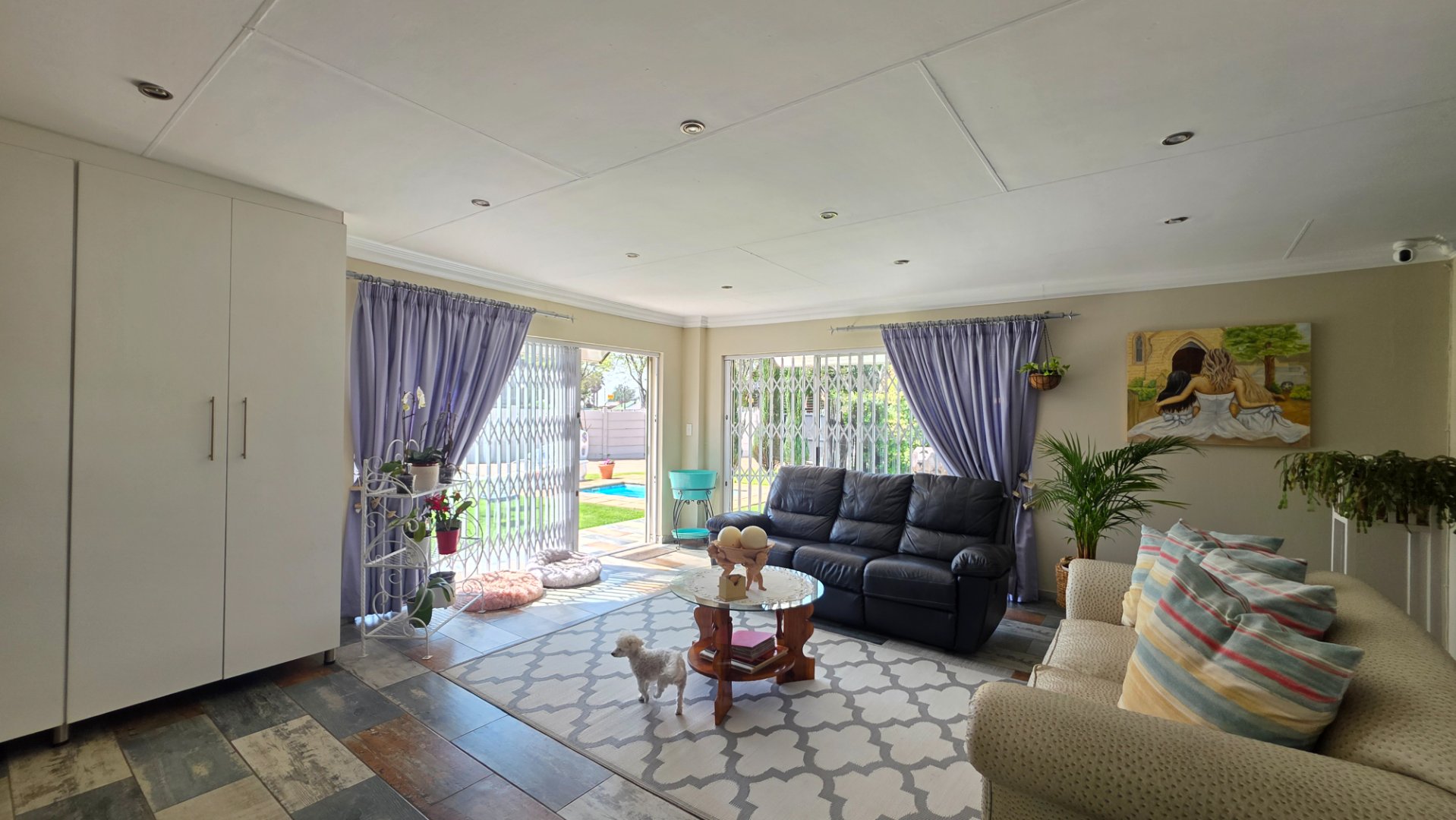 ENTERTAINMENT AREA