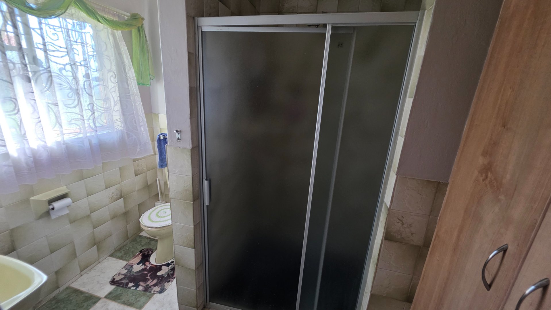 EN SUITE BATHROOM IN MAIN HOUSE