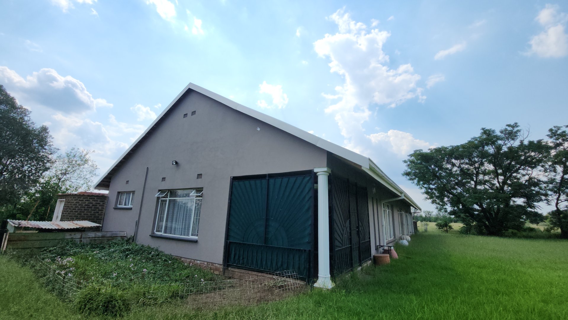 CONVENIENTLY LOCATED  IN A WELL ESTABLISHED AREA.