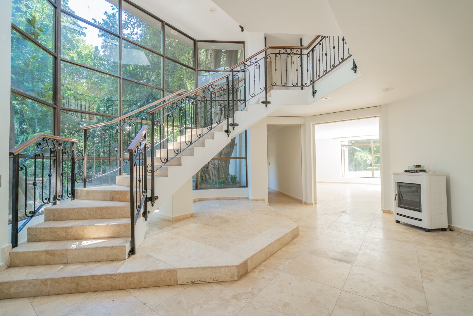 Grand Inanda Residence with Exceptional Bones – 1,003m² Under Roof on 1,859m² Stand