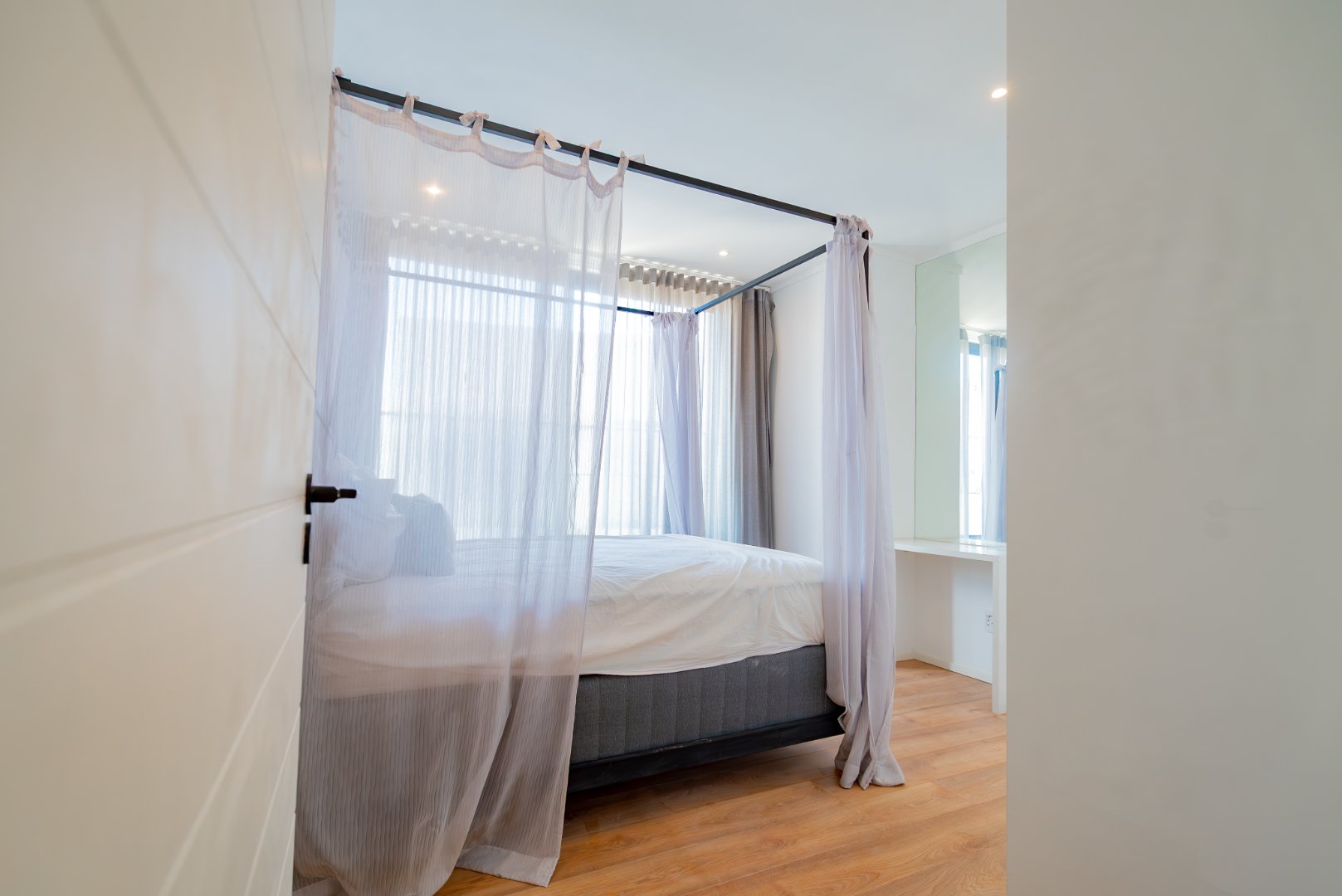 Modern 3 Bed Hyde Park Townhouse with Solar, PJ Lounge & Double Garage