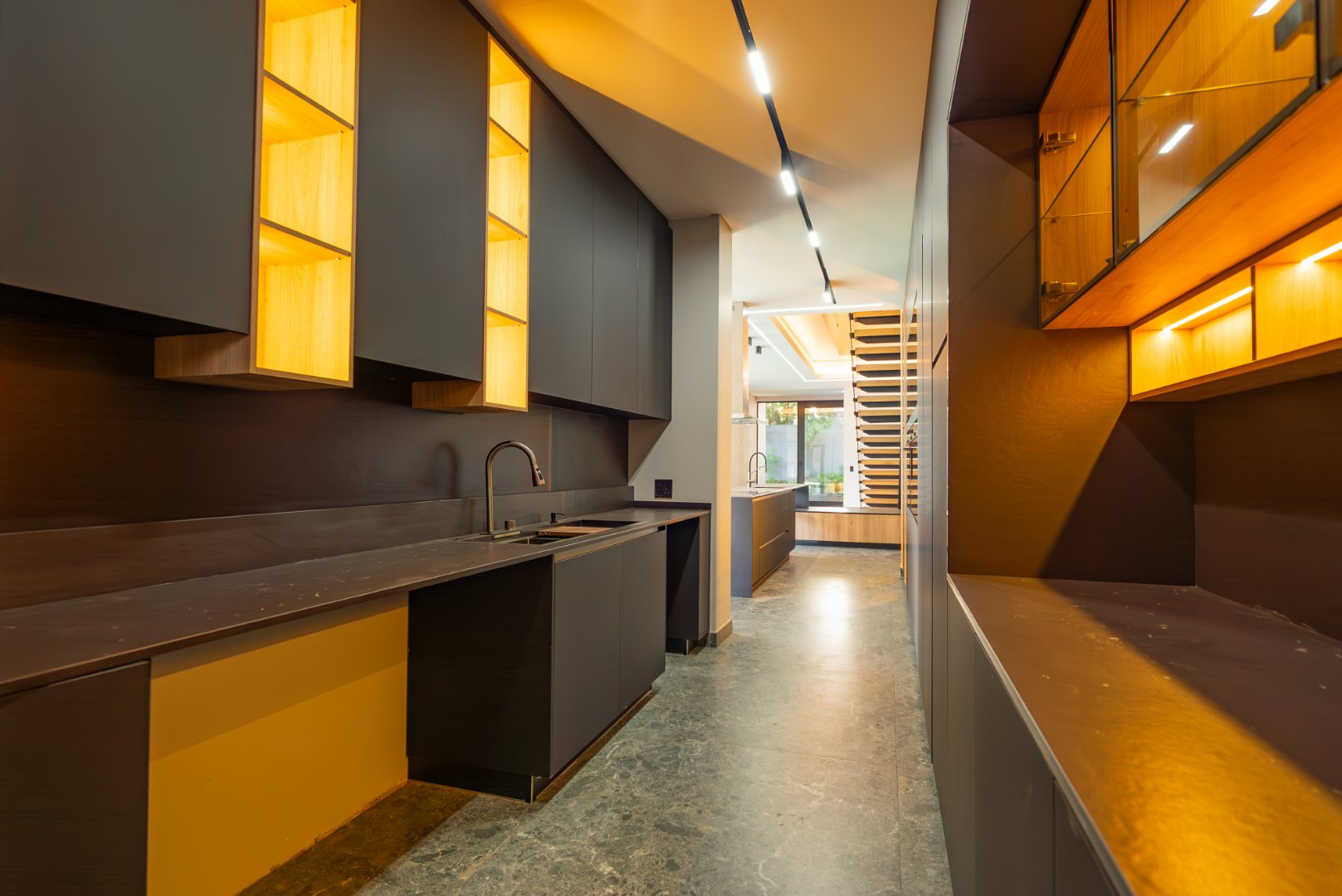 Ultra Exclusive Hyde Park Cluster Living Move In Ready Luxury Residence