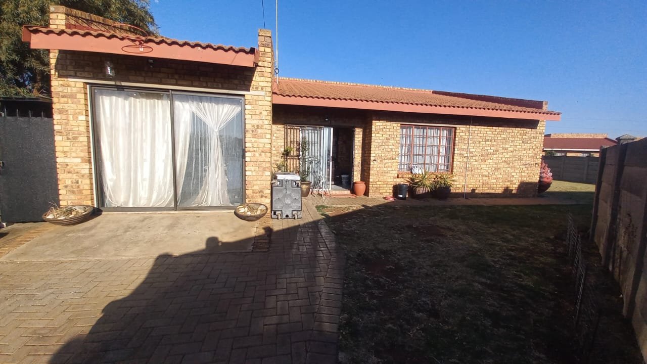 WONDERFUL OPTION,WELL LOCATED TO START YOUR DREAM LIFE AT AN AFFORDABLE  PRICE   OR TO SCALE DOWN AS A PENSIONER