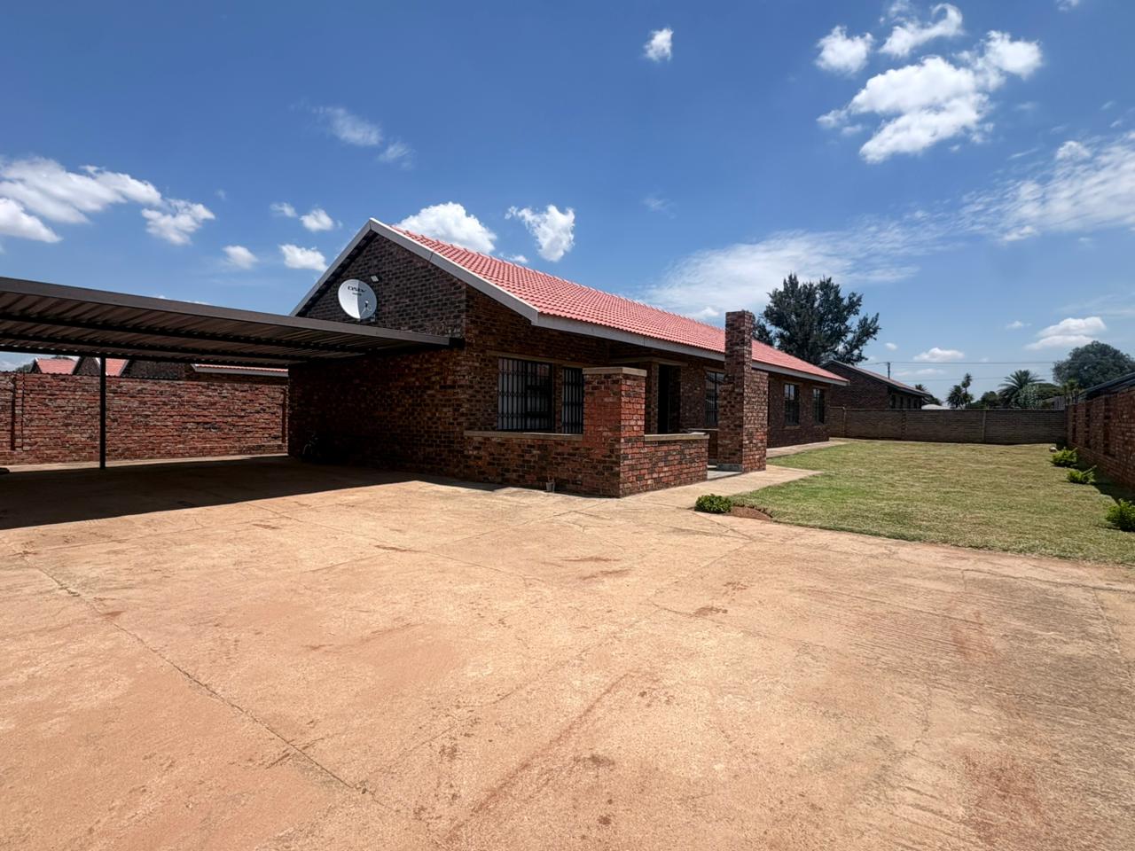 AN EXCELLENT OPPERTUNITY TO EMBRACE FAMILY LIFE ,WITH ENOUGH LIVING SPACE .