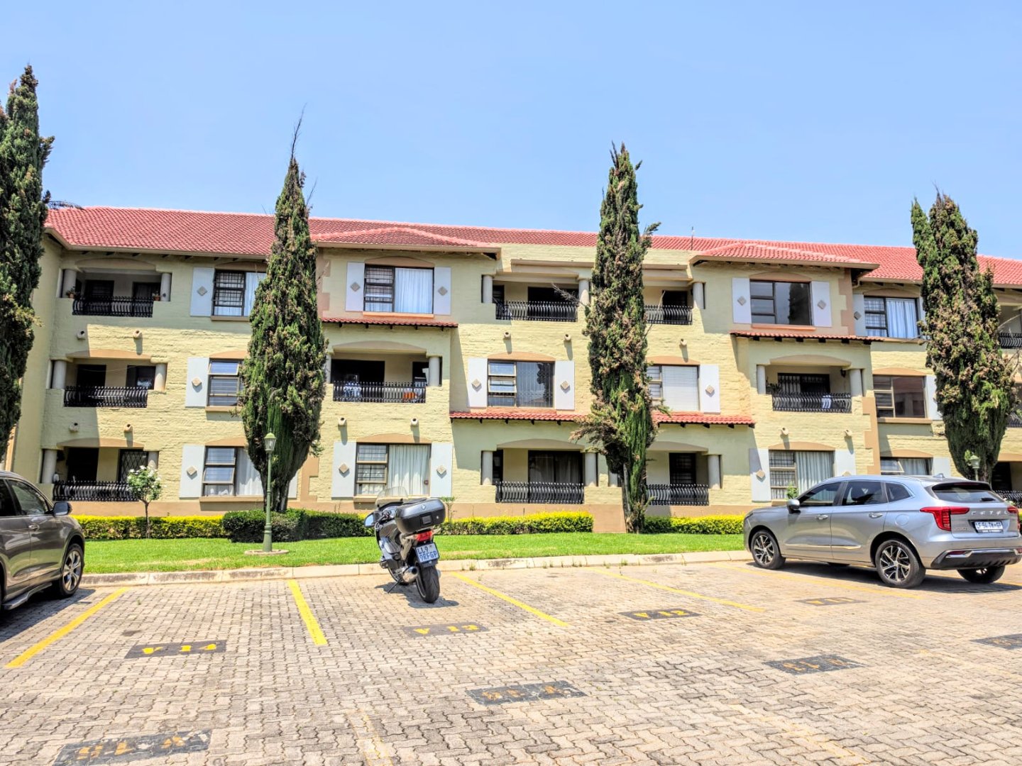 Elegant 2-Bedroom Apartment in a Prestigious Estate – Walking Distance to Brooklyn Mall