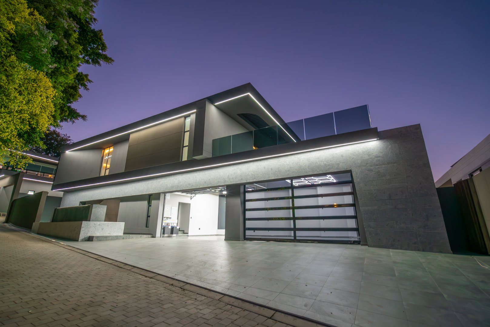 Move In for Christmas: 760 m² Villa Behind a Double Boom in Sandhurst