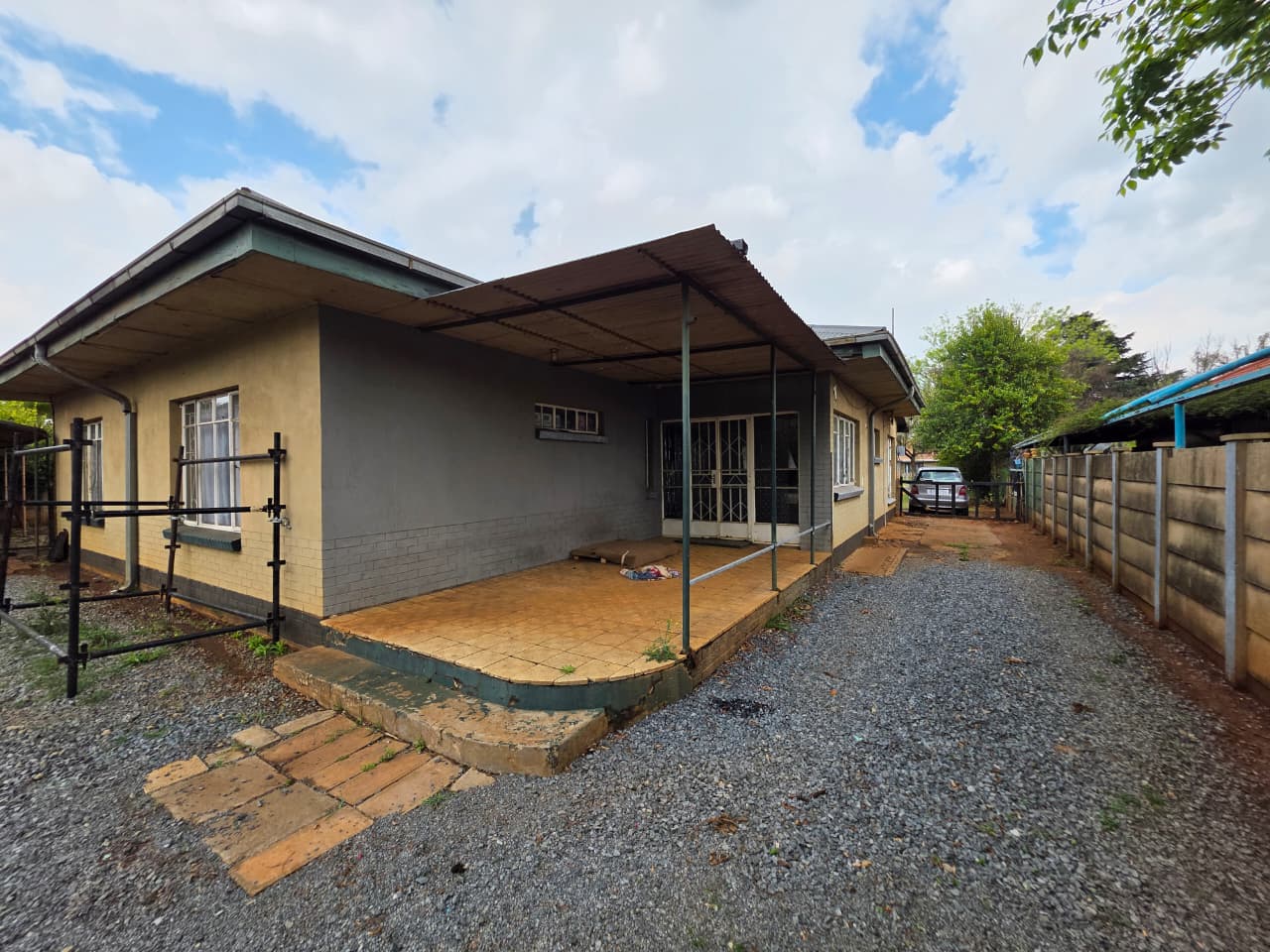 Family home in Three Rivers with flatlet and garden delight